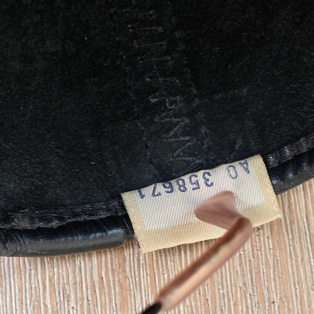 Dooney and bourke AWL black leather bucket bag - Picture 5 of 5